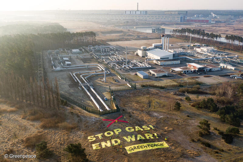 2022년 러시아의 우크라이나 침공을 규탄하며, 러시아에서 유럽으로 이어지는 노드스트림 1 가스 파이프라인 현장에서 진행된 비폭력 직접행동