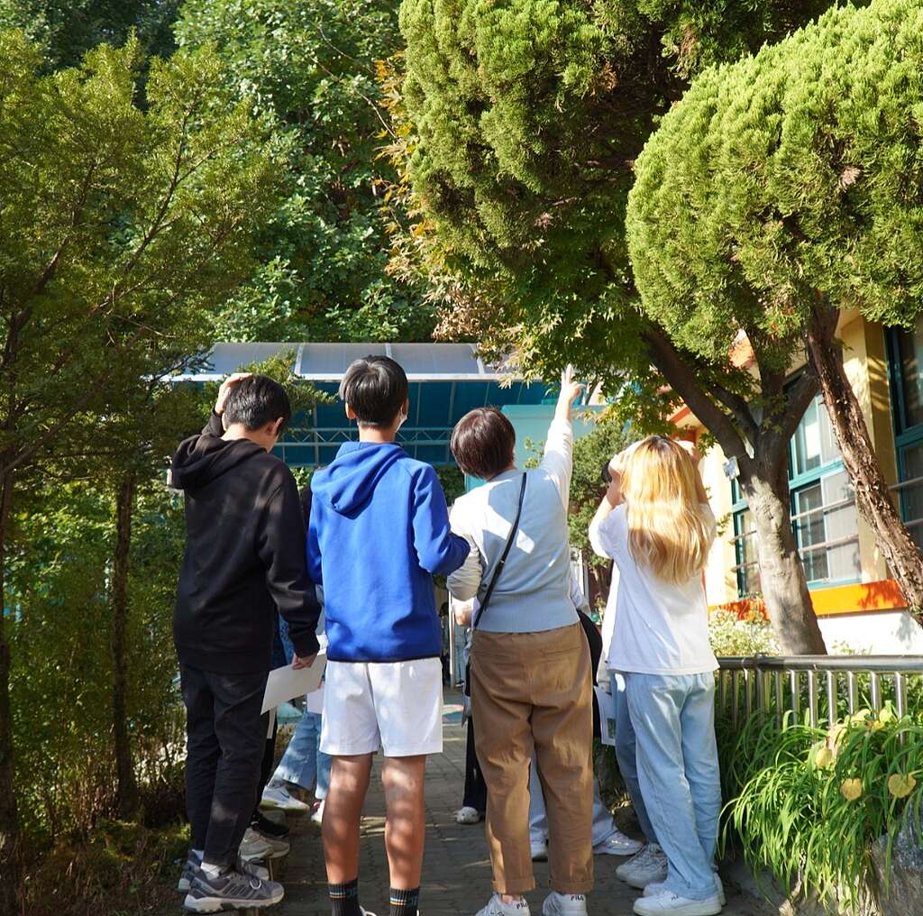 아이들과 함께 바라는 세상을 그려가는 김은님의 사진
