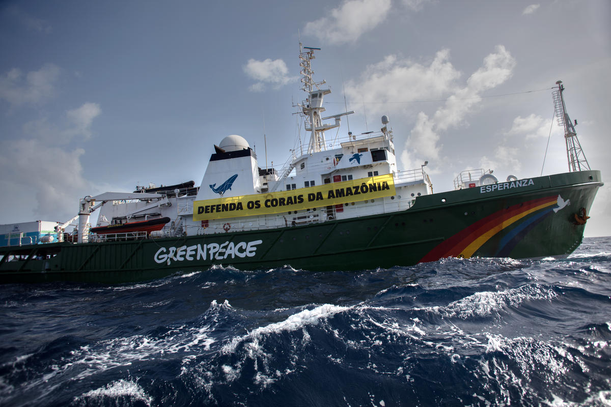 Le navire de Greenpeace, l’Esperanza, a effectué une première mission exploratoire sur le Récif de l’Amazone en 2017. Et ce n’était pas à l’invitation de Total…