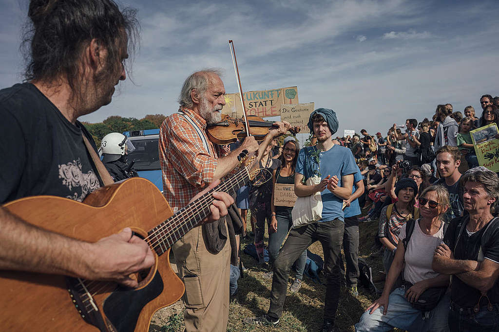 Background Images of Protests in Hambach Forest. © Kevin McElvaney