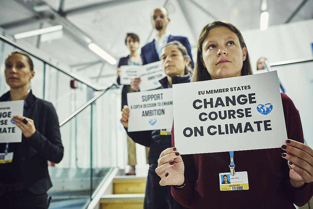 Aktivisten fordern von den Delegierten der COP24, den Klimakurs zu ändern