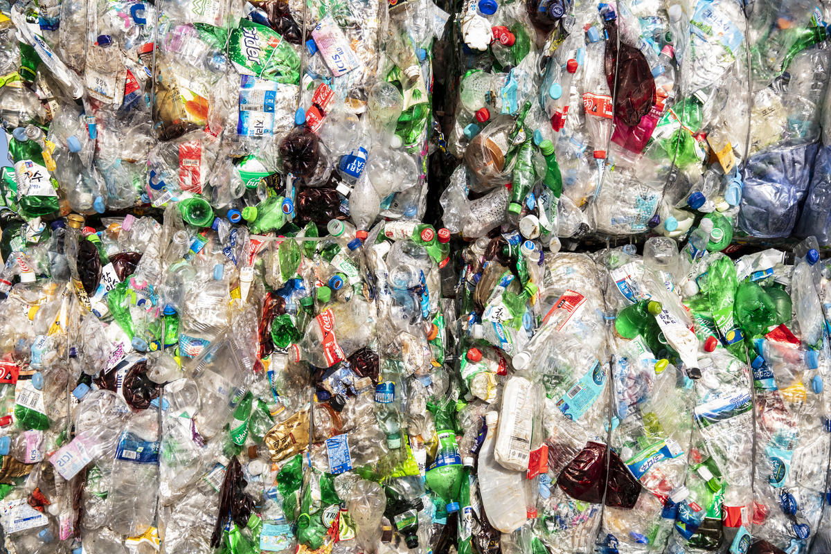 From Collecting Plastic Waste to Sorting in South Korea. © Soojung Do