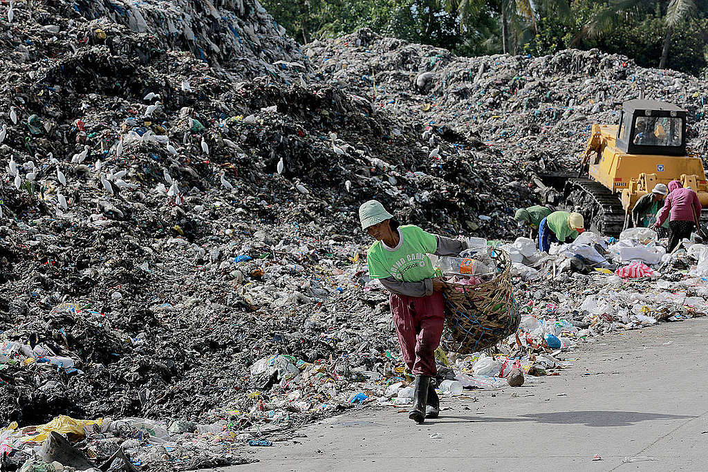Plastikmülldeponie in Dumaguete, Philippinen