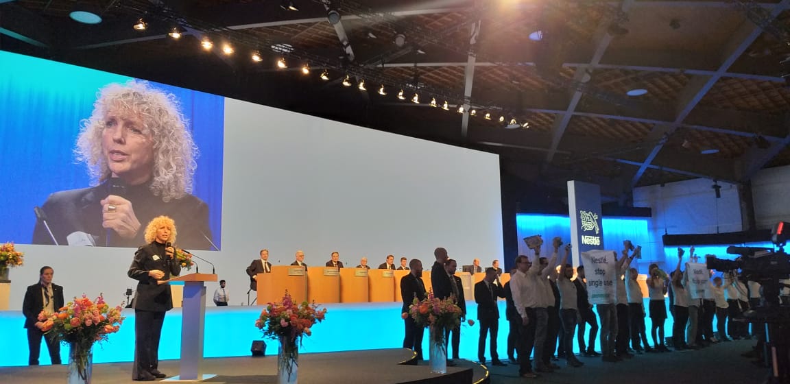 Jennifer Morgan (directrice exécutive de Greenpeace International) a prononcé un discours à la 152ème Assemblée Générale des actionnaires de Nestlé.
