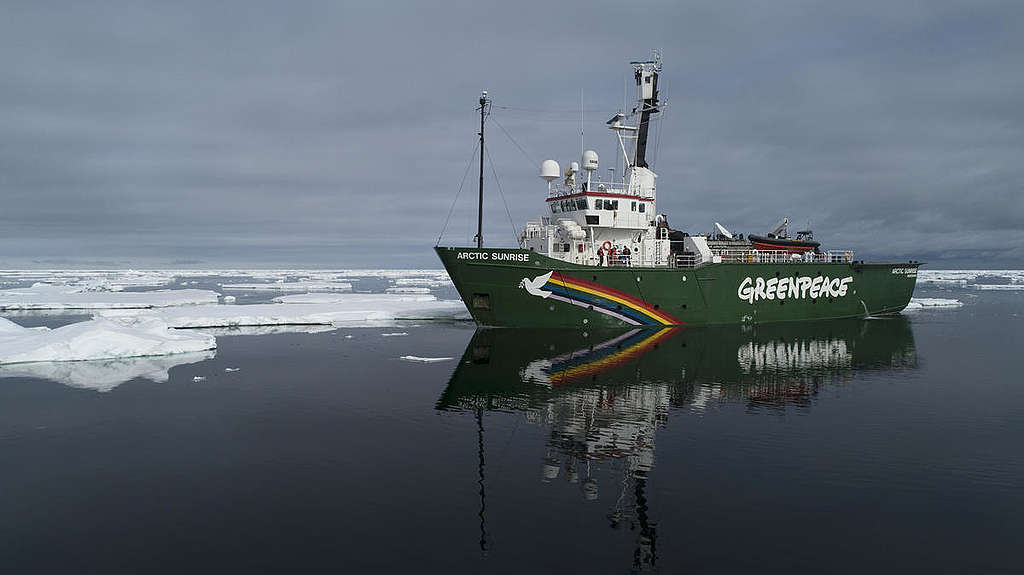 L'Arctic Sunrise en Arctique