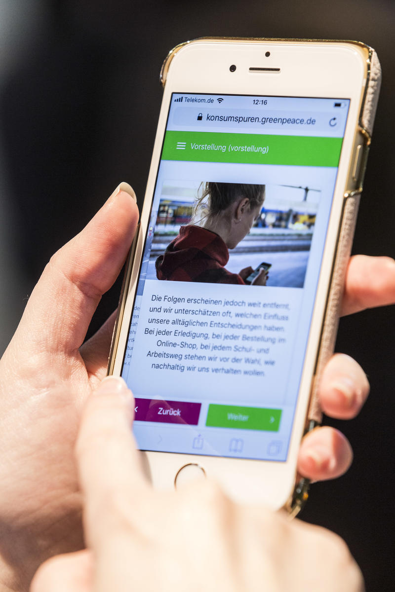 Presentation of Digital Educational Material by Greenpeace Germany in Cologne. © Bernd Lauter / Greenpeace