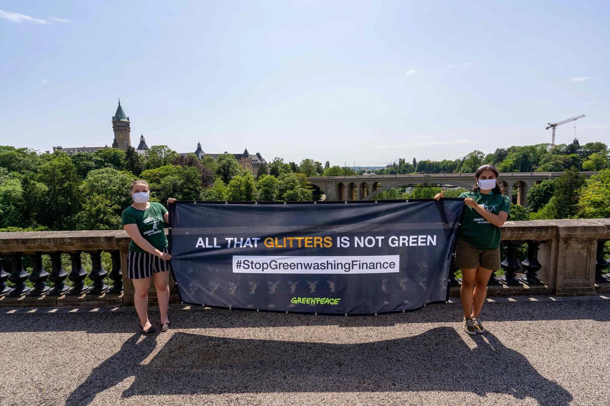 Green(washing) Finance Action in Luxembourg. © Sara Poza Alvarez / Greenpeace