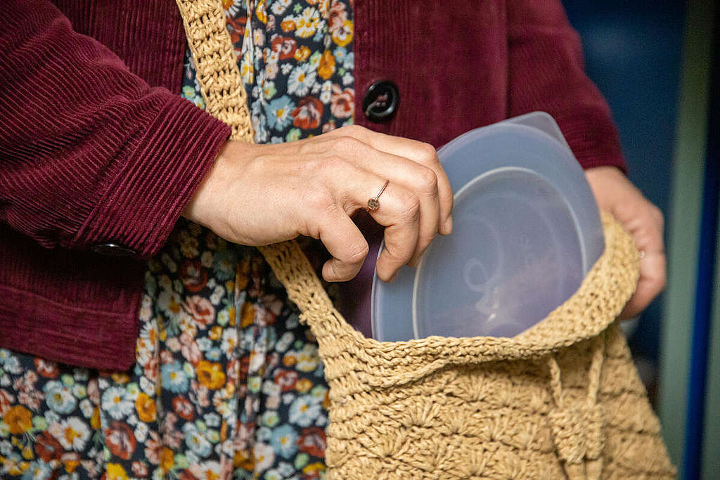 Reusable Takeaway Dish in Switzerland. © Greenpeace / Emanuel Büchler