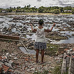 The states of Bahia and Minas Gerais, in the northeast region of Brazil, suffer from floods that began in November 2021 and continue to wreak havoc in early 2022.
Climate change is making extreme events increasingly frequent and intense. This means that, due to global warming driven directly by human action, there will be more and worse floods, droughts, storms and other extreme events.
Os estados da Bahia e Minas Gerais sofrem com enchentes que se iniciaram em novembro de 2021 e seguem provocando estragos no início de 2022.
As mudanças climáticas estão tornando os eventos extremos cada vez mais frequentes e intensos. Isso significa que, em razão do aquecimento do planeta impulsionado diretamente pela ação humana, teremos cada vez mais e piores inundações, secas, tempestades e outros eventos extremos.