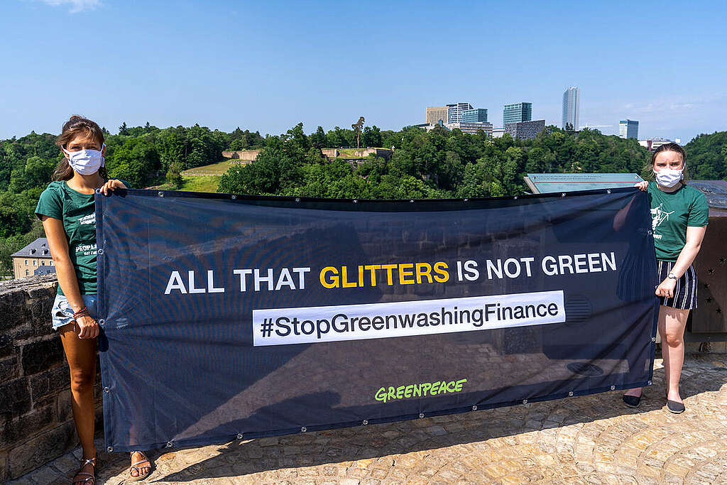 Green(washing) Finance Action in Luxembourg. © Sara Poza Alvarez / Greenpeace
