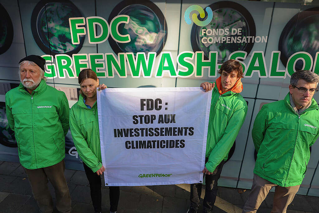 Protest at National Pension Fund Headquarters in Luxembourg. © Anais Hector / Greenpeace