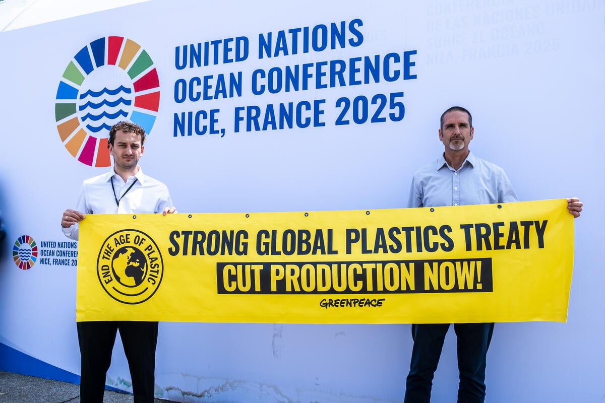 Demand for a Global Plastics Treaty at UNOC in Nice. © Pierre Larrieu / Greenpeace Demand for a Global Plastics Treaty at UNOC in Nice. © Pierre Larrieu / Greenpeace