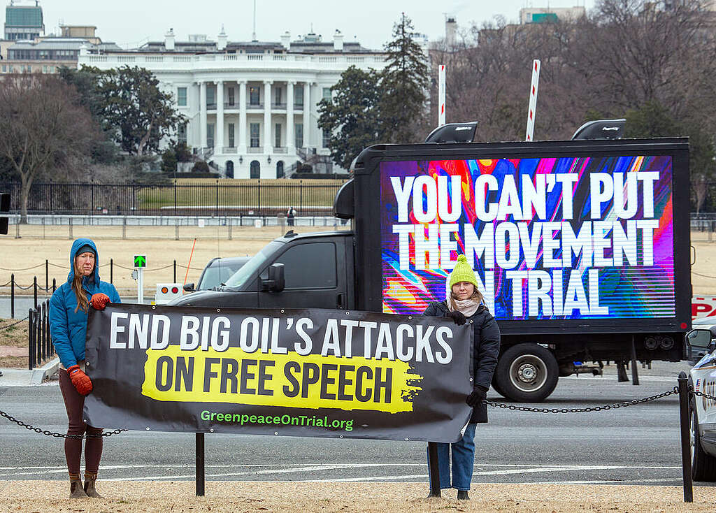 Free Speech Ad Truck Message in Washington D.C. © Tim Aubry / Greenpeace