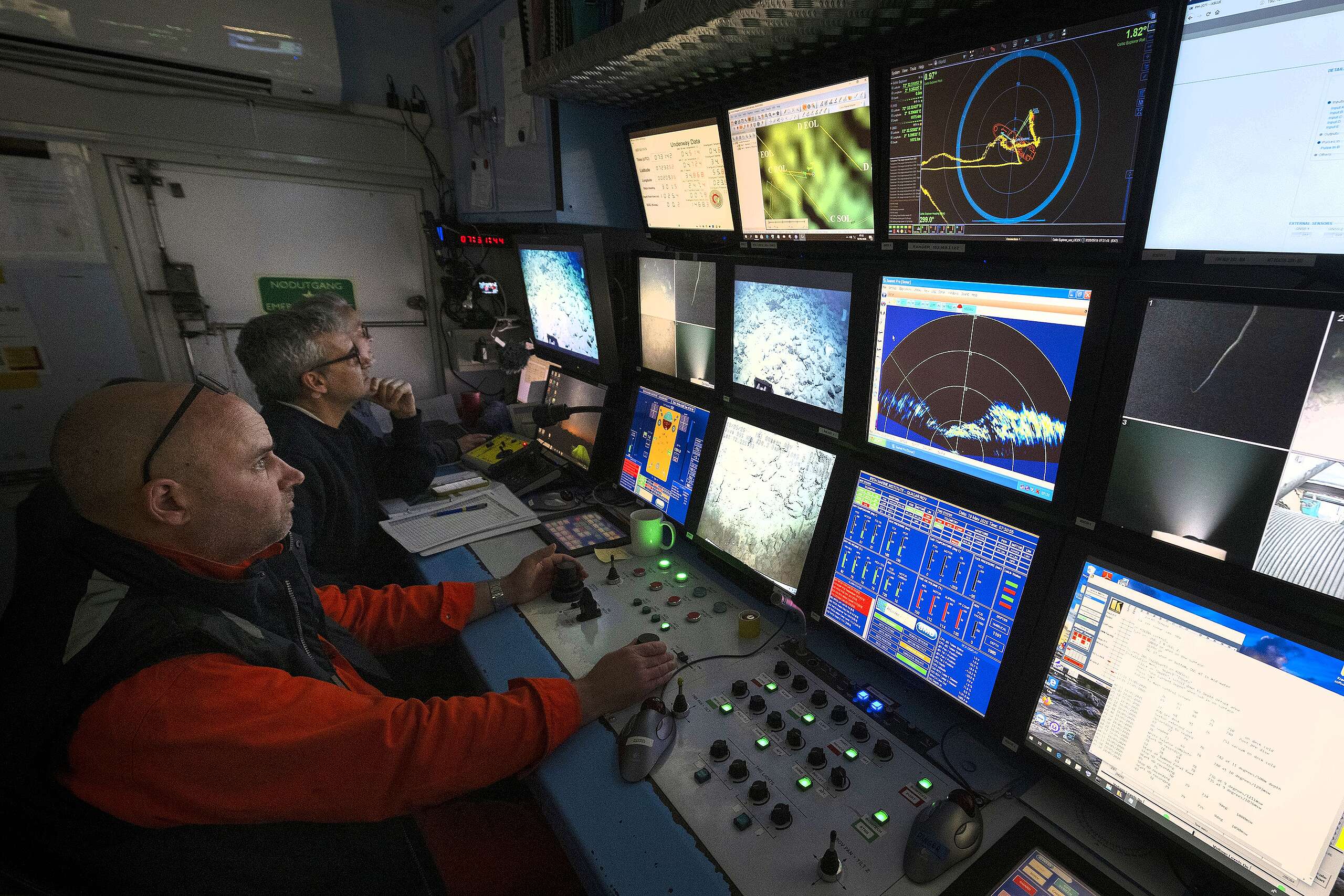Deep Arctic Expedition Esperanza episode 14 magazine - Photo Christian Åslund / Greenpeace Luxembourg
ROV operation test on screens.
Greenpeace will gather scientific evidence of the diversity, distribution and connectivity of fauna in Arctic deep-sea ecosystems in the mining area - with particular focus on vulnerable, rare, endemic and undescribed species - in order to trigger international, regional and national conservation protocols.
