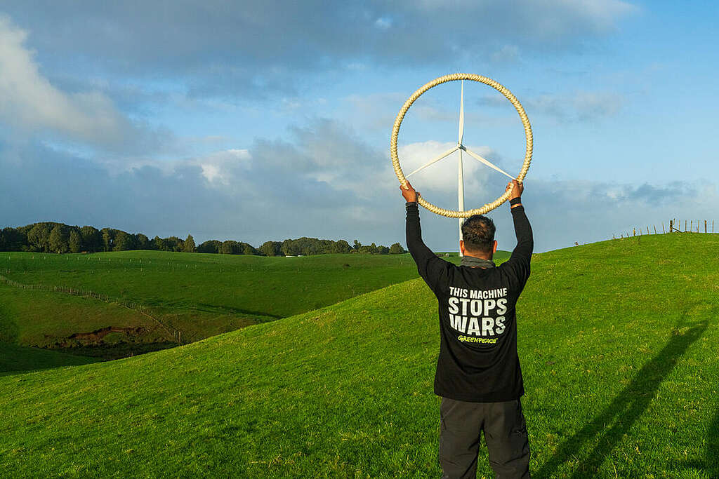 Wind Turbine Peace Sign in New Zealand. © Greenpeace / Echo Valley