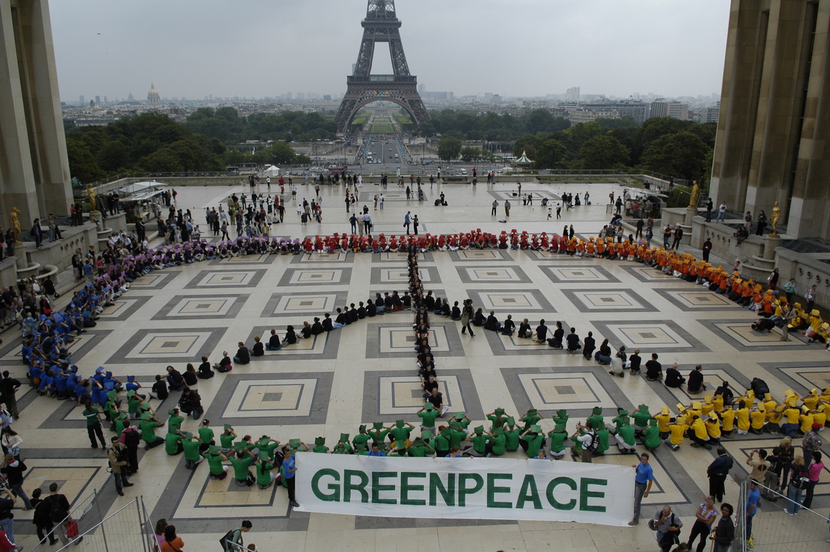 Rainbow Warrior Commemoration in Paris. © Greenpeace / Pierre Gleizes