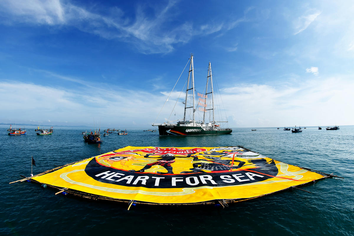 'Heart for Sea' Solidarity Activity in Teluk Patani, Thailand. © Baramee Temboonkiat / Greenpeace