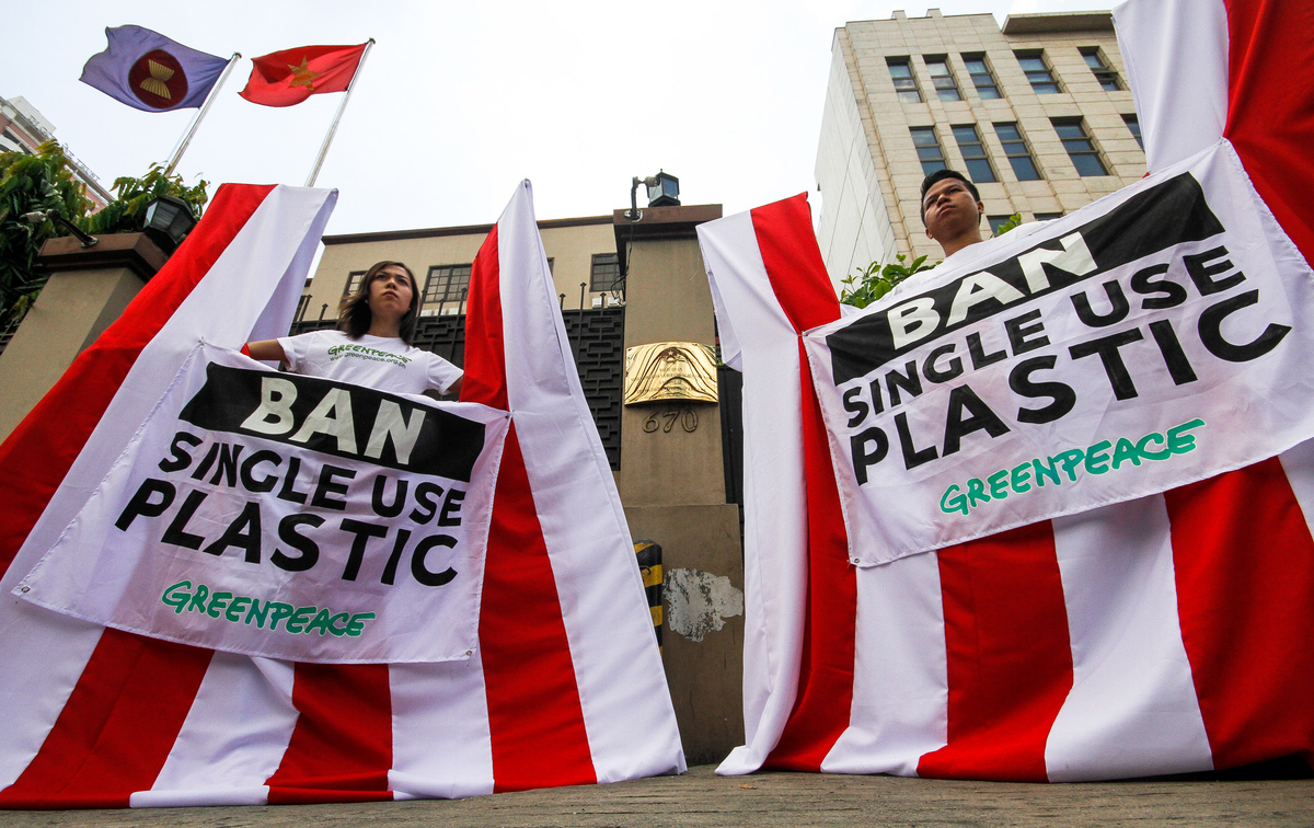 Plastic Pollution Activity at ASEAN Embassies in Manila. © Alanah Torralba / Greenpeace