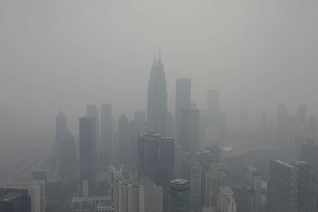 Haze in Kuala Lumpur. © Joshua Paul / Greenpeace Haze in Kuala Lumpur. © Joshua Paul / Greenpeace