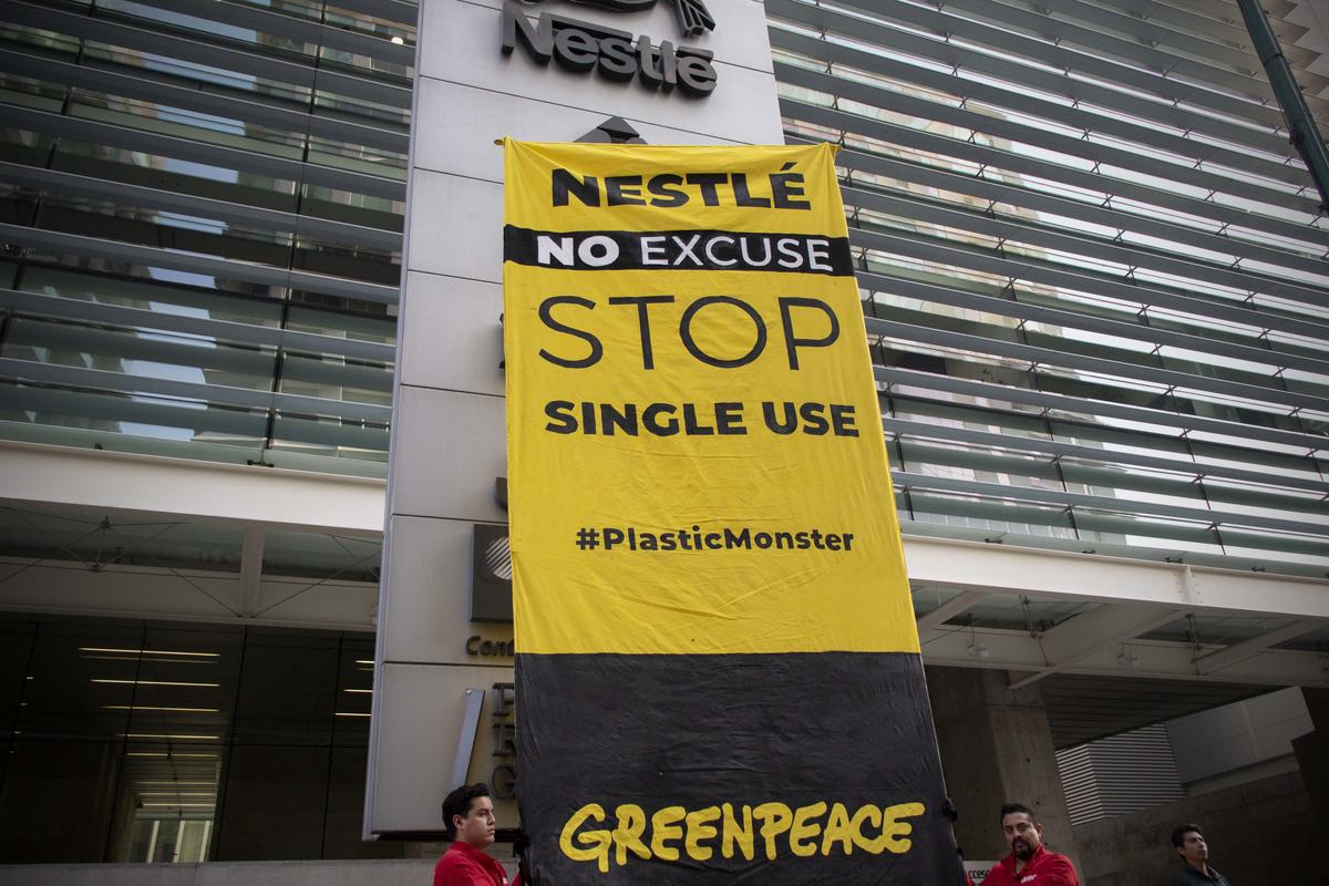 Plastic Monster Action at Nestlé Headquarters in Mexico. © Alejandro Pai / Greenpeace