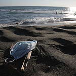 Personal Protective Equipment Pollution on the Beach in Italy. © Tommaso Galli / Greenpeace