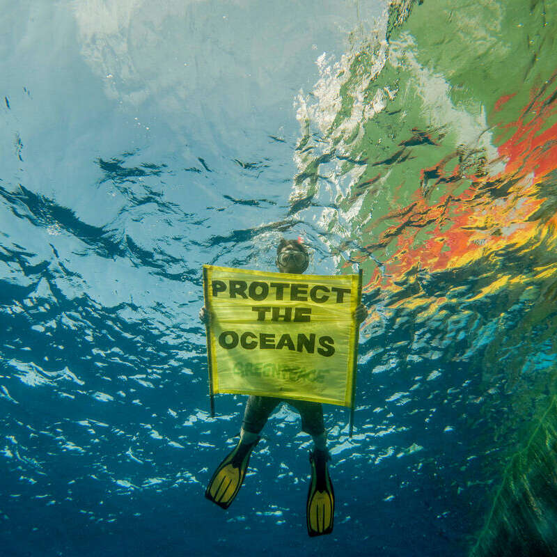 Protect the Oceans Banner in the Pacific Ocean. © Tomás Munita / Greenpeace Protect the Oceans Banner in the Pacific Ocean. © Tomás Munita / Greenpeace