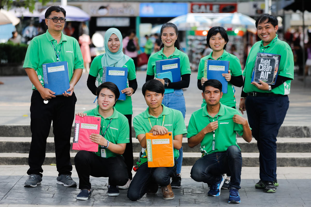 Thai Fundraising Team in Bangkok. © Baramee Temboonkiat / Greenpeace Thai Fundraising Team in Bangkok. © Baramee Temboonkiat / Greenpeace
