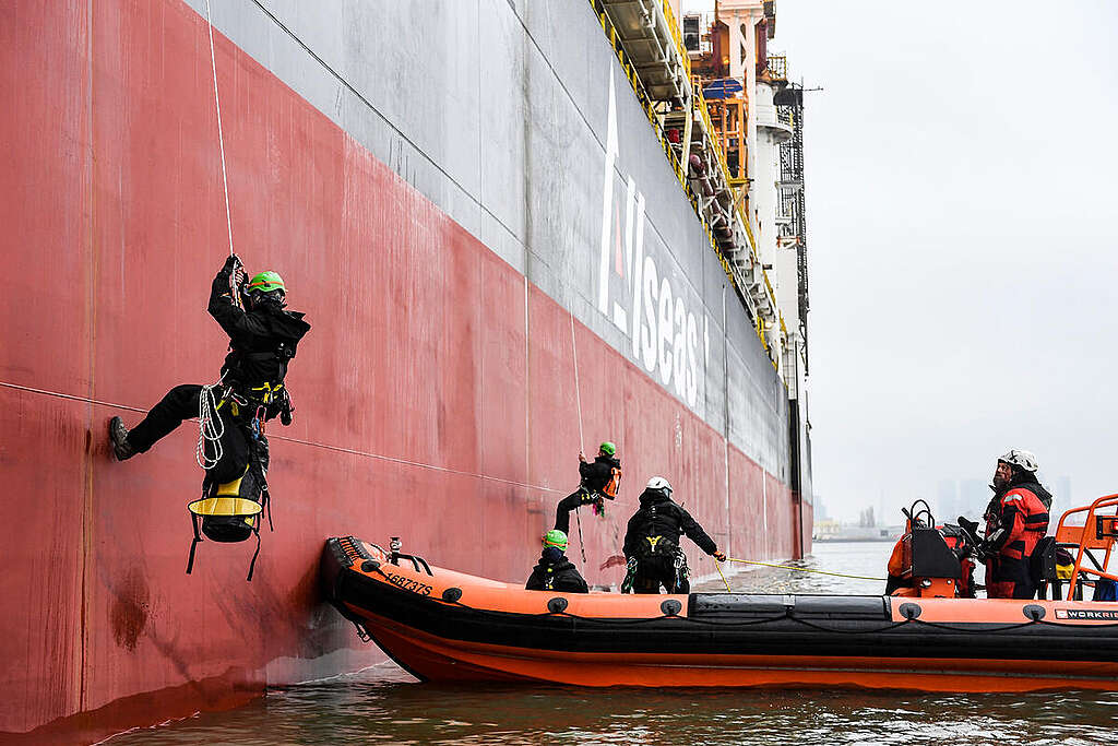 "No Deep Sea Mining" – Action in Rotterdam. © Marten van Dijl / Greenpeace