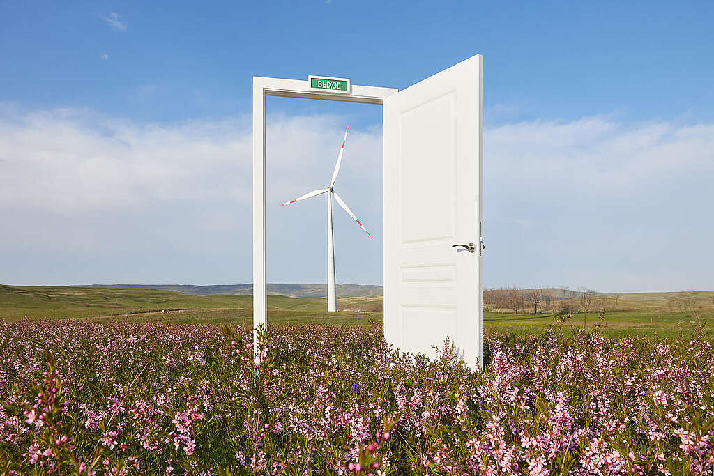 "Exit": Action at the Kochubeevskaya Wind Farm in the Stavropol Region of Russia. © Greenpeace