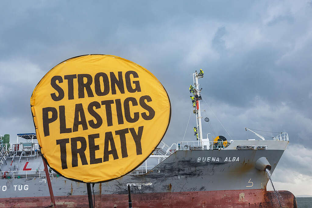 Action on Tanker with Petrochemicals Destined for Plastic Production in South Korea. © Jung Taekyong / Greenpeace Action on Tanker with Petrochemicals Destined for Plastic Production in South Korea. © Jung Taekyong / Greenpeace