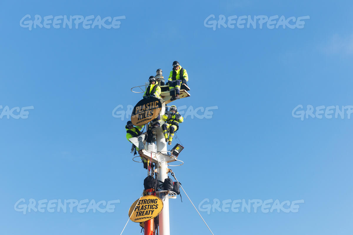 Action on Tanker with Petrochemicals Destined for Plastic Production in South Korea. © Jung Taekyong / Greenpeace Action on Tanker with Petrochemicals Destined for Plastic Production in South Korea. © Jung Taekyong / Greenpeace