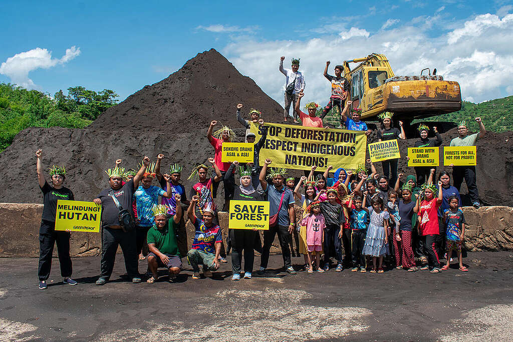 "Vote for the Climate & Forests" Action in Kelantan, Malaysia. © Otis Lee Guan Hua / Greenpeace