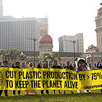 Survey: Policymakers concerned over health risks of plastics, see production cuts as solution