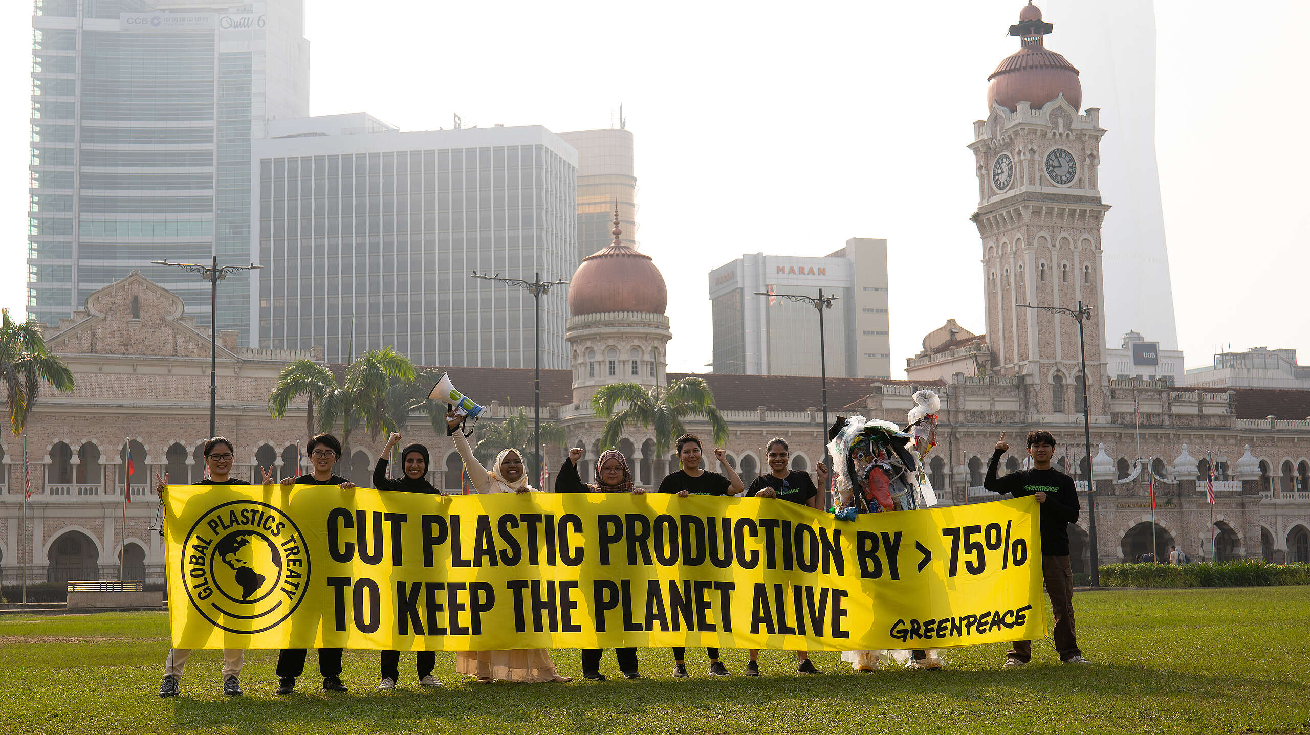 Survey: Policymakers concerned over health risks of plastics, see production cuts as solution
