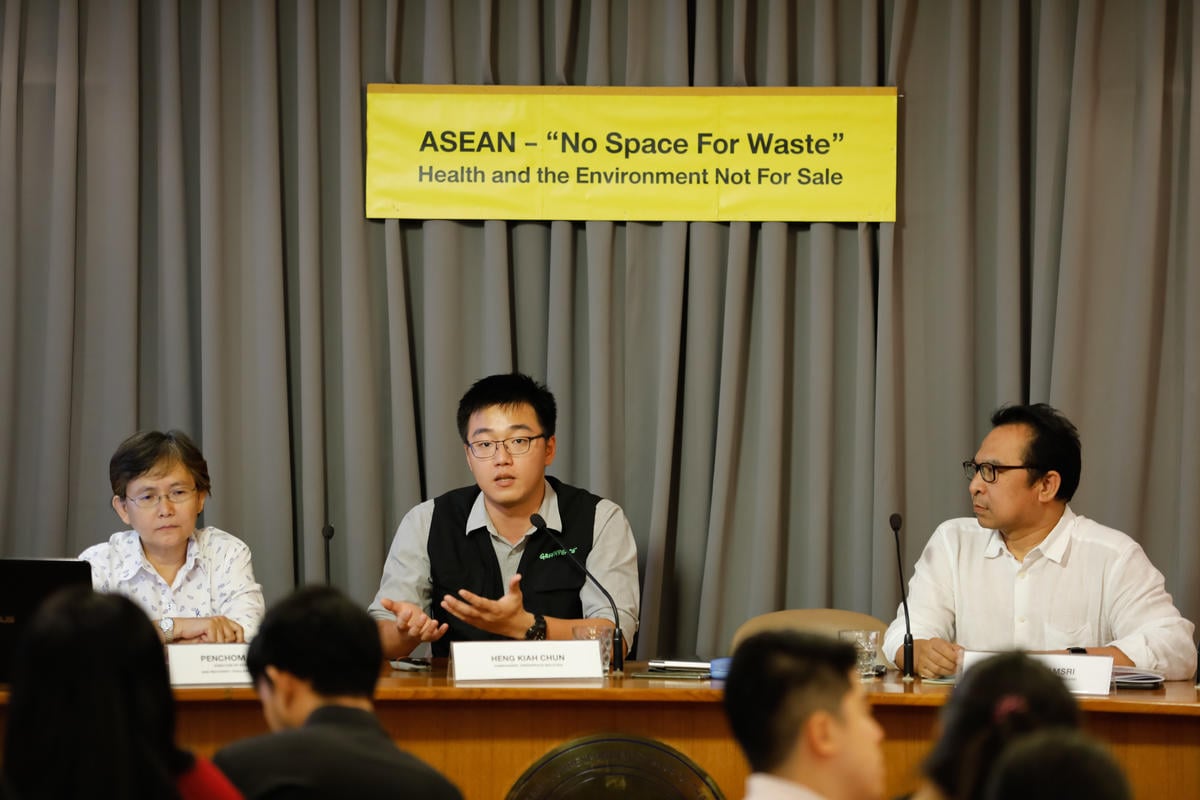 ASEAN No Space for Waste: Health & Environment Not for Sale - Press Conference in Bangkok. © Baramee Temboonkiat / Greenpeace ASEAN No Space for Waste: Health & Environment Not for Sale - Press Conference in Bangkok. © Baramee Temboonkiat / Greenpeace