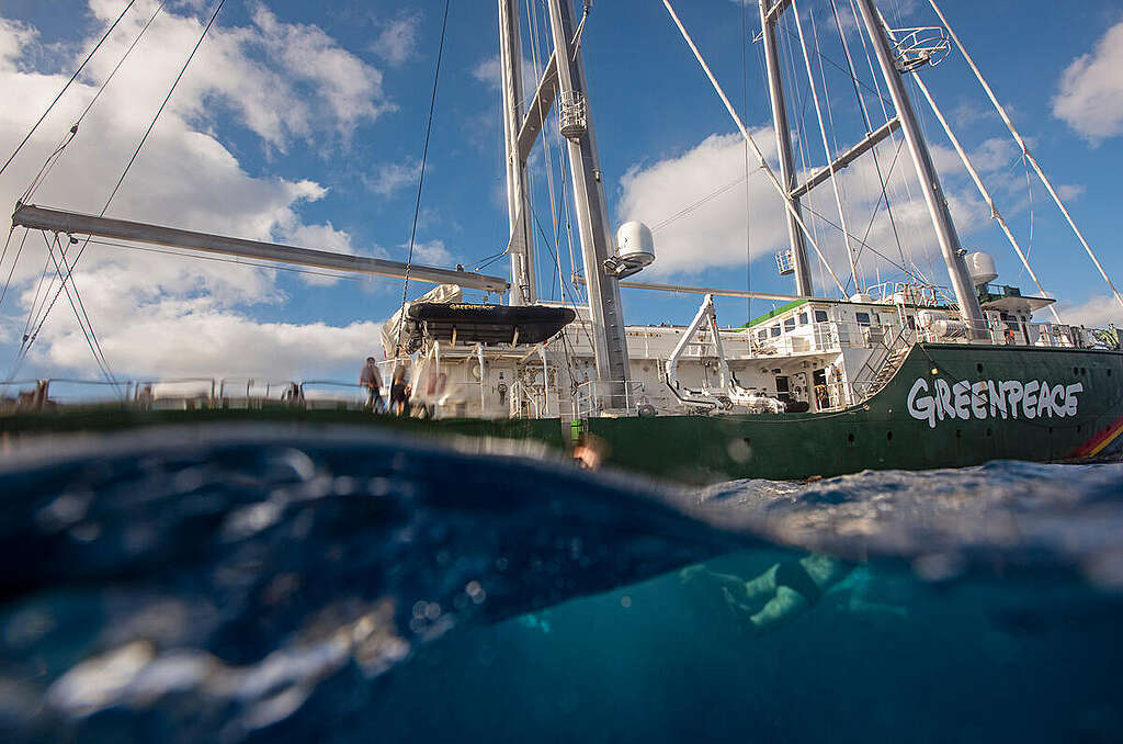 Life Onboard the Rainbow Warrior in the Pacific. © Marten  van Dijl / Greenpeace