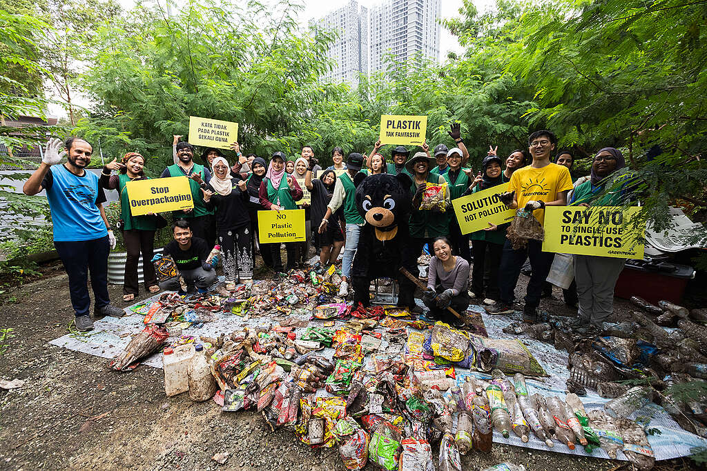 Greenpeace -River Cleanup-495