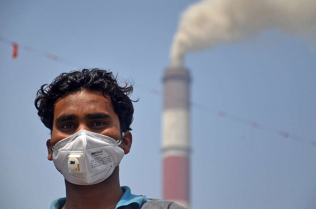 Resident of Darri in Korba, India Kumar Mahant, a resident of Darri, Korba speaks of the pollution caused by the CSEB Hasdeo Thermal Power Plant (seen in the background). Putting on a N95 mask makes the situation tolerable but is definitely not the solution to the problem.
