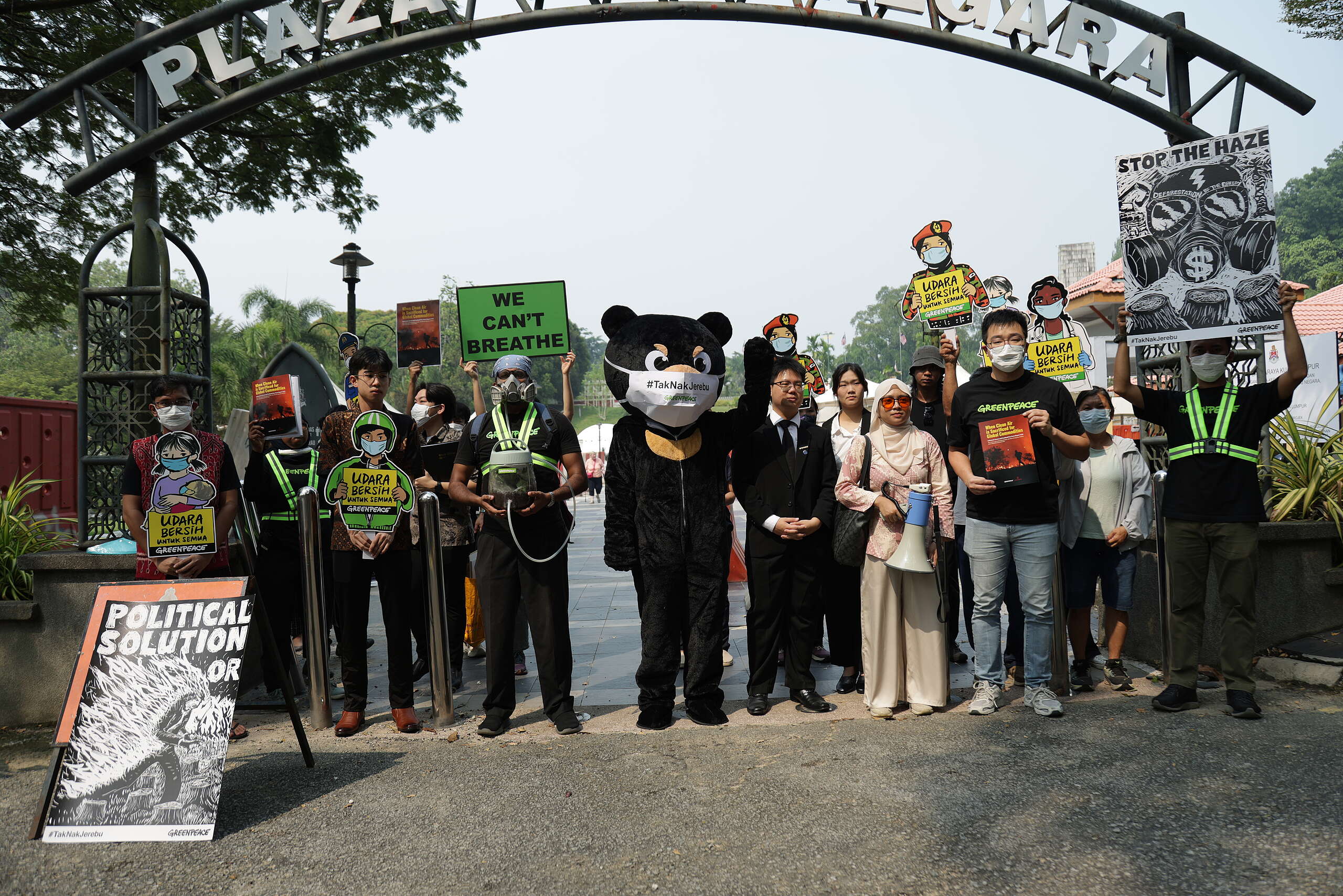 Civil society groups take new haze findings to Parliament