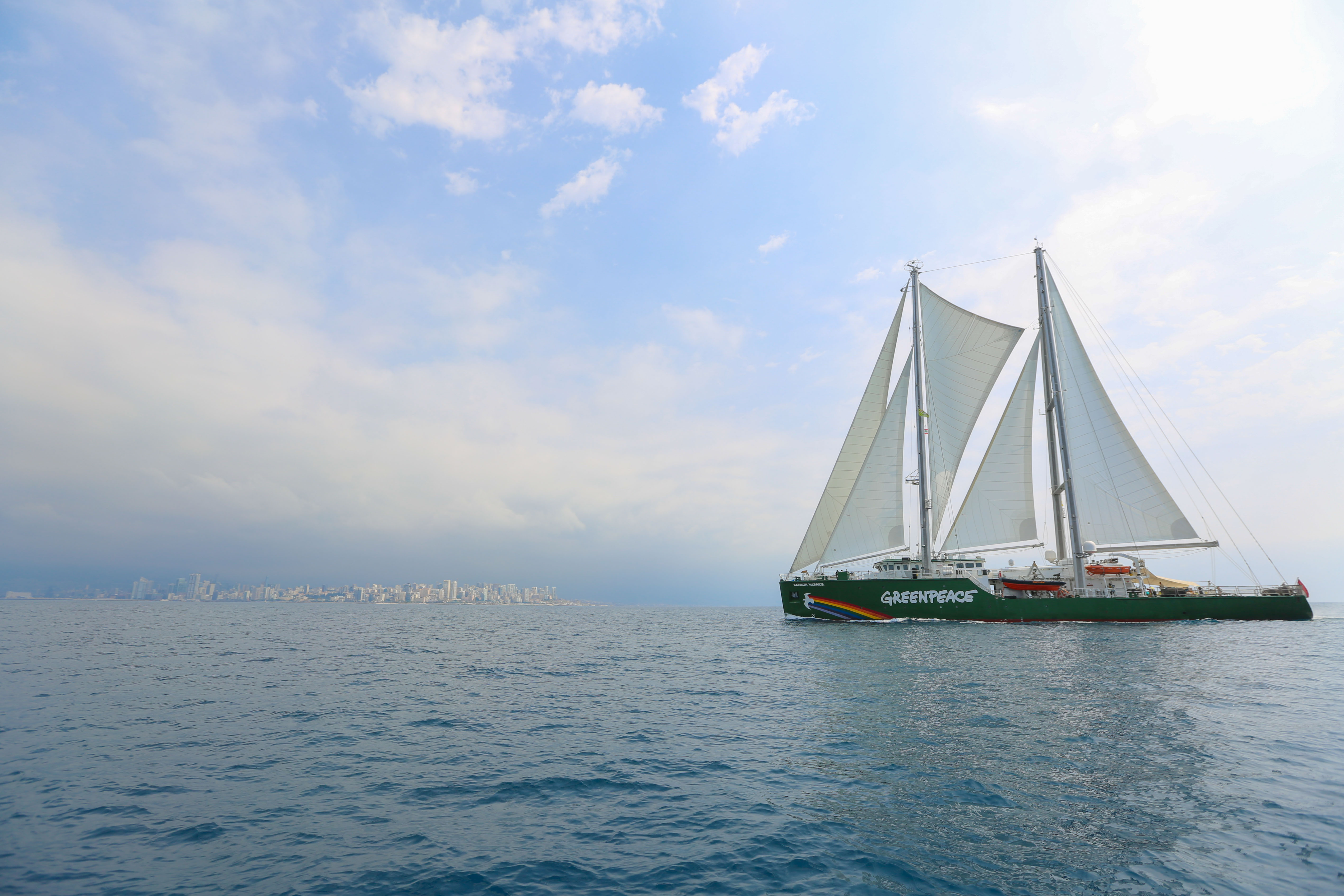 raibow-warrior-arriving-to-lebanon