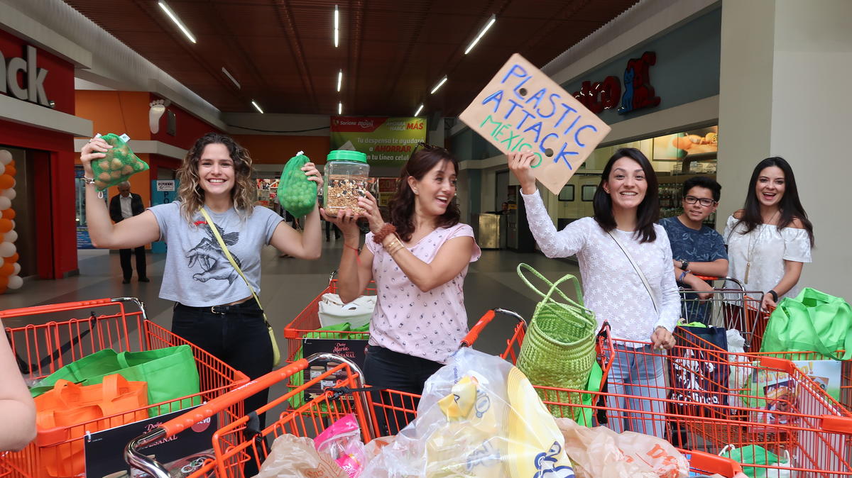 Activists Return Plastics to Supermarkets in Mexico.