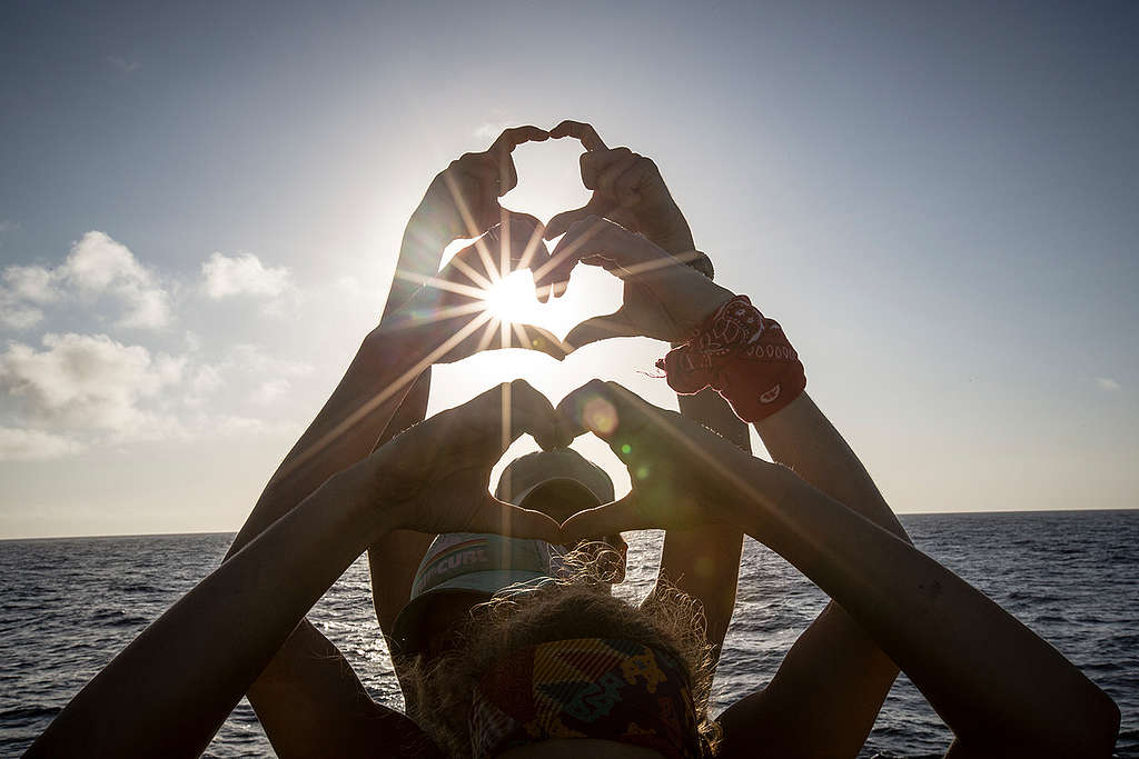 'Thank You' from the Crew of the Esperanza. © Will Rose