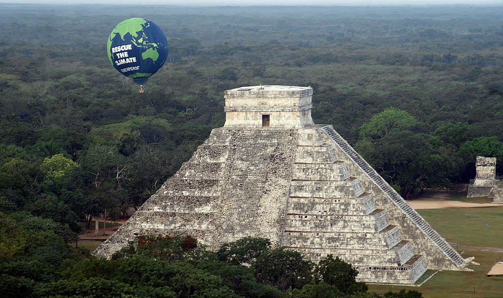 Hot Air Balloon for COP16 in Mexico. © Prometeo Lucero Rescatemos el clima © Prometeo Lucero