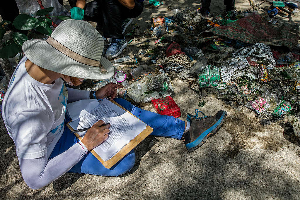 Beach Clean Up Activity in Bali. © Made Nagi