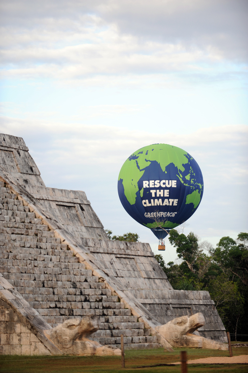 Hot Air Balloon for COP16 in Mexico. © Luis Pérez