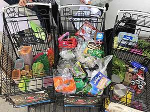 Activistas regresan el plástico a supermercados