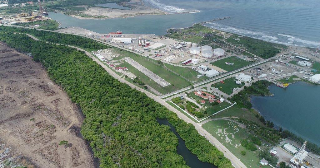 Desmonte de vegetación en el municipio Paraíso, estado de Tabasco para el proyecto de construcción de la refinería Dos Bocas. Fotografía: CEMDA