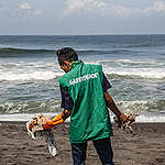 Beach Clean Up Activity in Yogyakarta. © Boy T Harjanto / Greenpeace