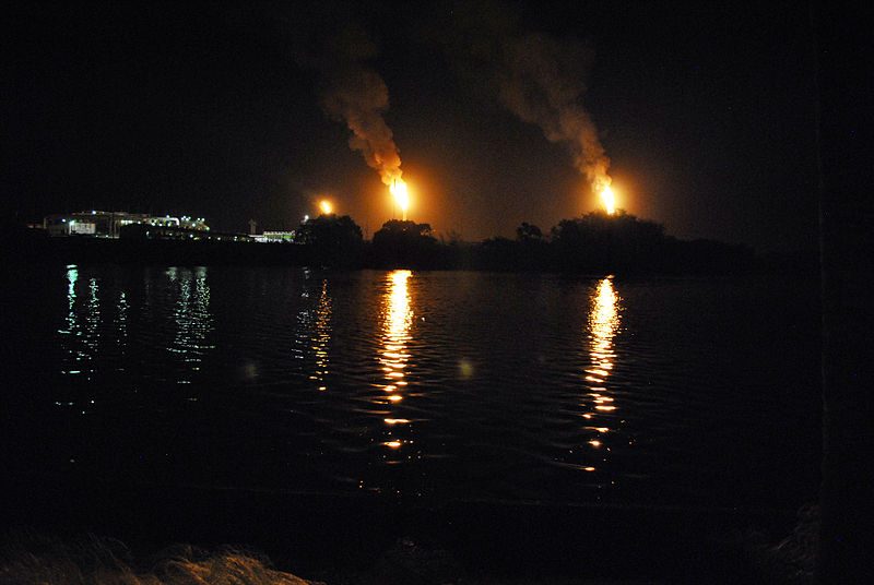 Fotograf&iacute;a nocturna de la Refiner&iacute;a Dos Bocas.