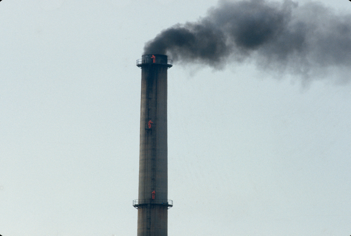 Greenpeace France climbing team in chimney to unfold banner against acid rain. France. © Greenpeace /  Kiner